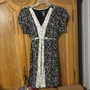 Liz Claiborne Black and White Leaf Print Midi Dress